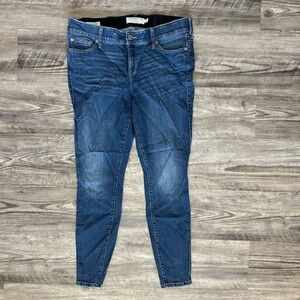 Torrid bombshell skinny jean medium wash size 14T